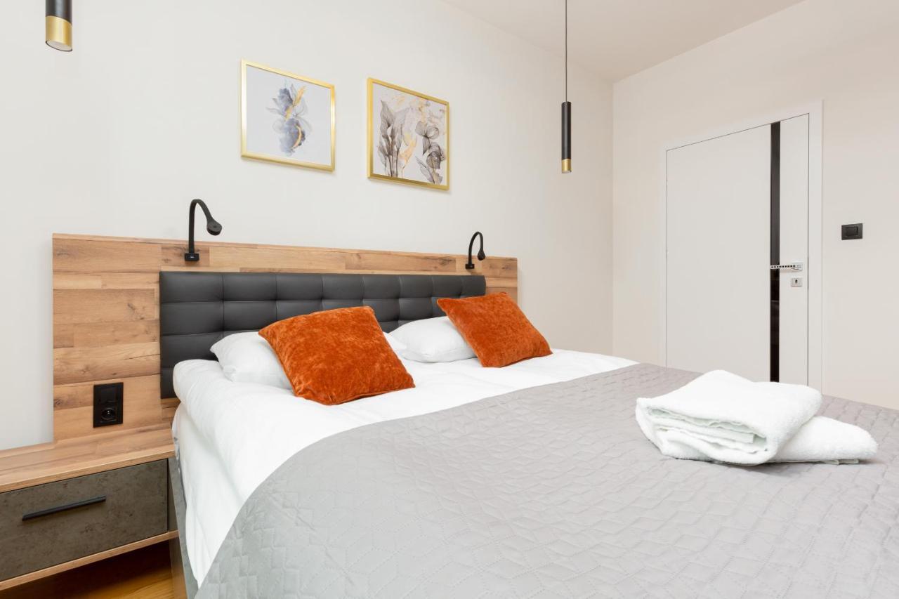Park Arkadia Apartment With Parking Mokotow By Noclegi Renters Varsó Kültér fotó